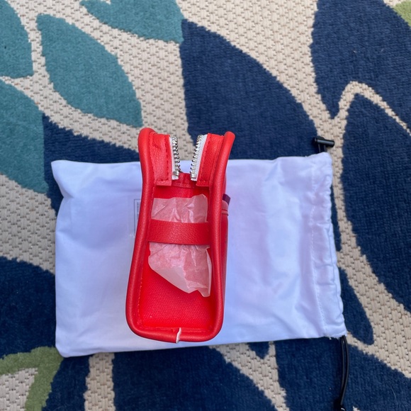 Glossier Atlanta mini beauty bag! Brand new! - Picture 5 of 7